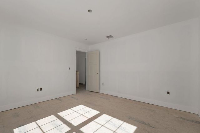 8 Wiley Hill Road, Londonderry, NH 03053