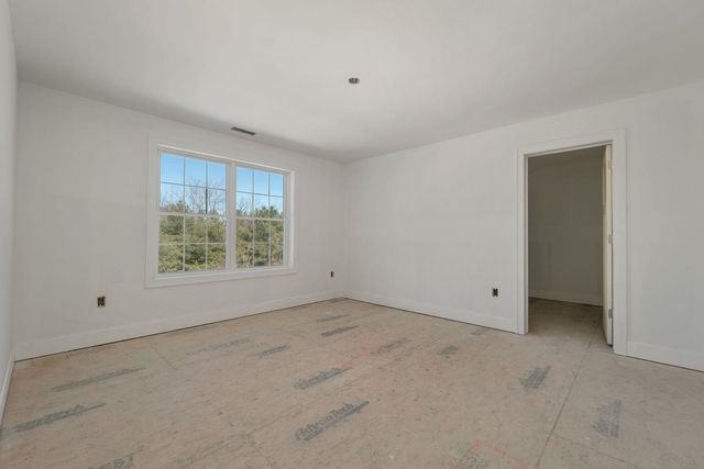 8 Wiley Hill Road, Londonderry, NH 03053