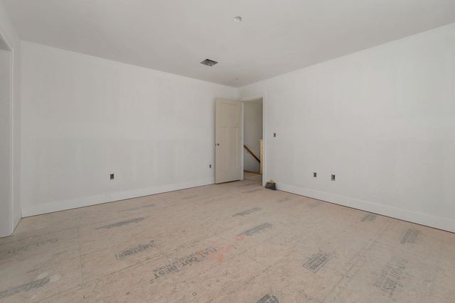 8 Wiley Hill Road, Londonderry, NH 03053