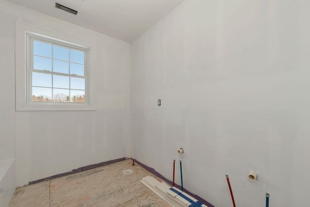 8 Wiley Hill Road, Londonderry, NH 03053