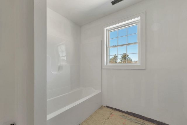 8 Wiley Hill Road, Londonderry, NH 03053