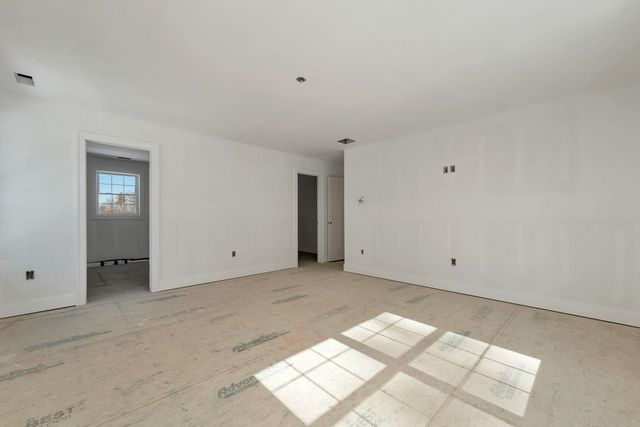 8 Wiley Hill Road, Londonderry, NH 03053