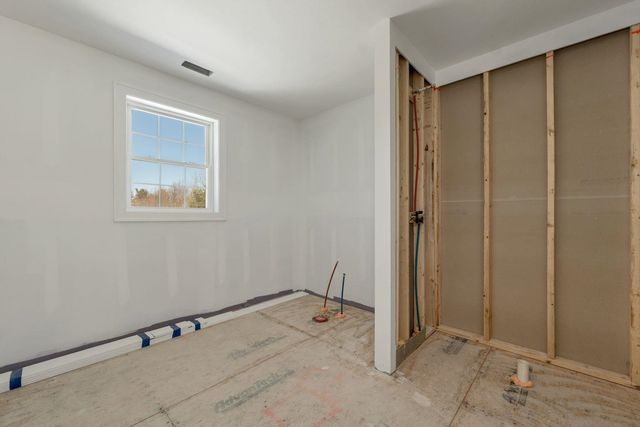 8 Wiley Hill Road, Londonderry, NH 03053