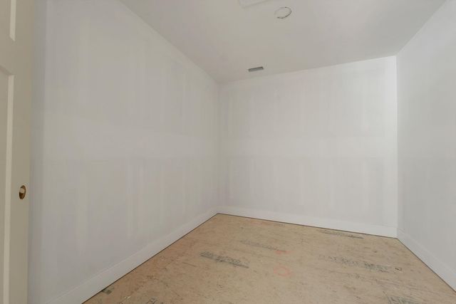 8 Wiley Hill Road, Londonderry, NH 03053