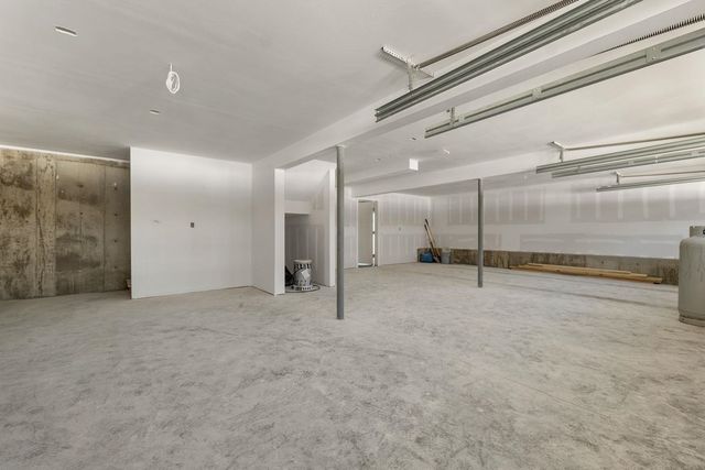 8 Wiley Hill Road, Londonderry, NH 03053