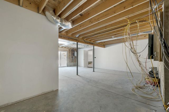 8 Wiley Hill Road, Londonderry, NH 03053