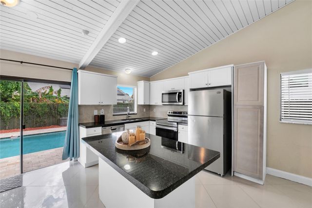 7340 NW 37th St, Lauderhill, FL 33319