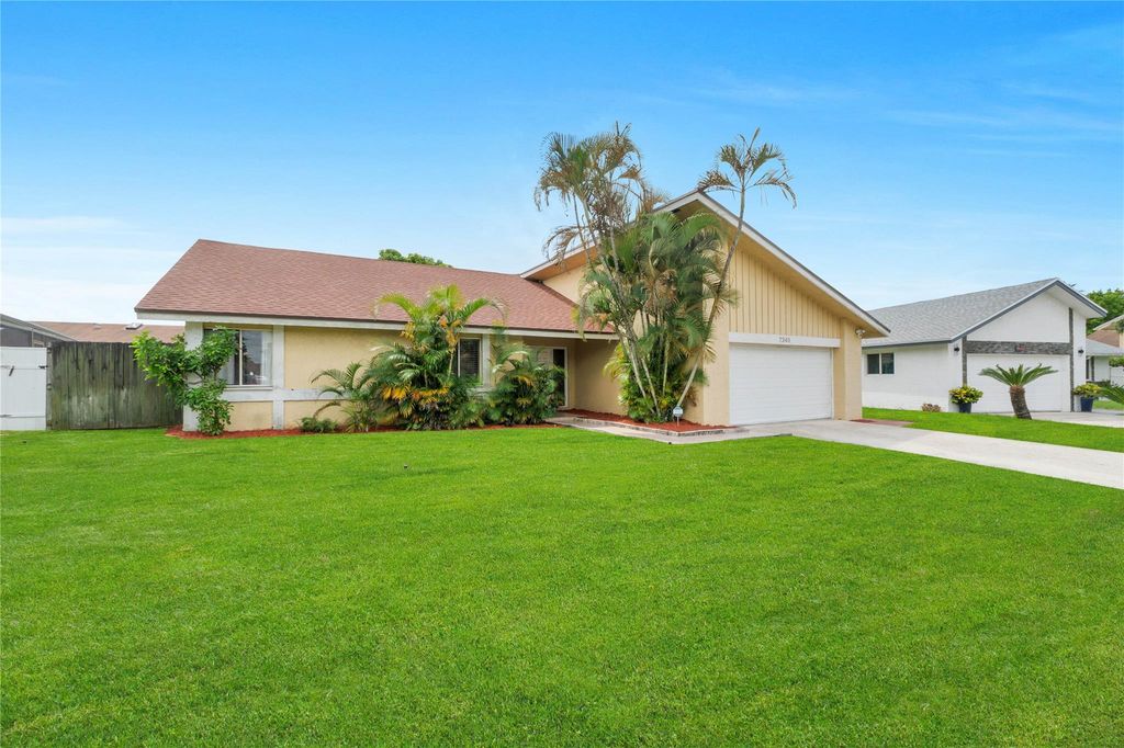 7340 NW 37th St, Lauderhill, FL 33319