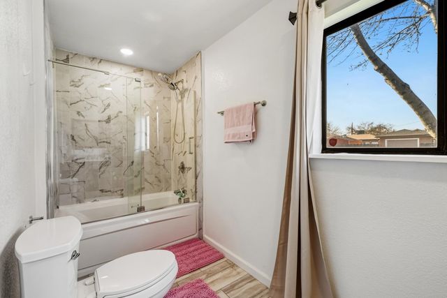 1704 1704 East St, Tracy, CA 95376