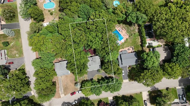 31 Artist Lake Boulevard, Middle Island, NY 11953