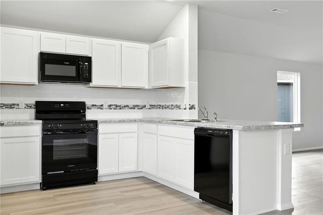 455 Rock Creek Drive, Tonganoxie, KS 66086