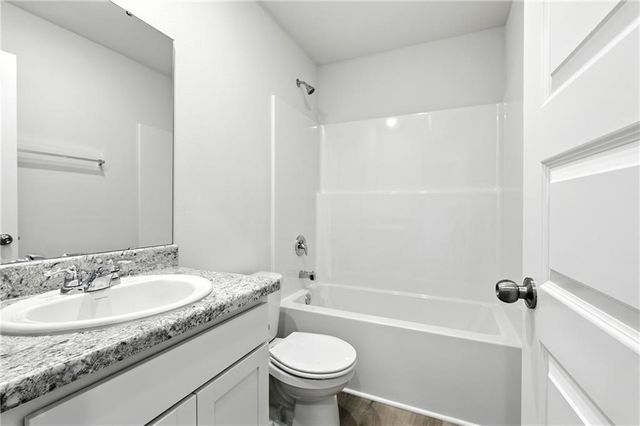 455 Rock Creek Drive, Tonganoxie, KS 66086