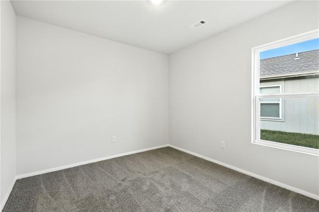 455 Rock Creek Drive, Tonganoxie, KS 66086