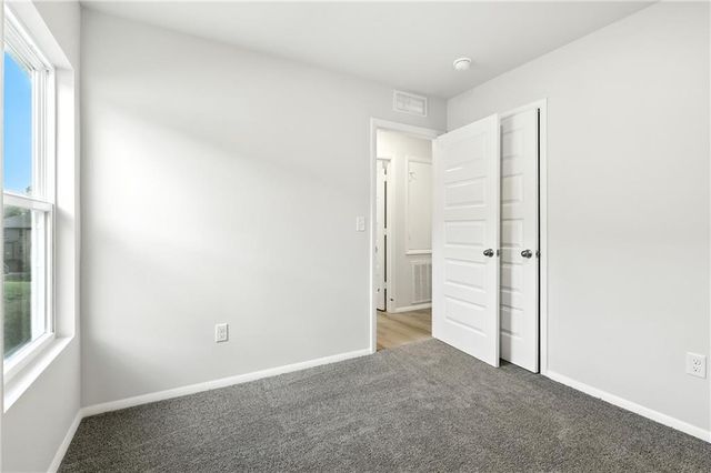 455 Rock Creek Drive, Tonganoxie, KS 66086