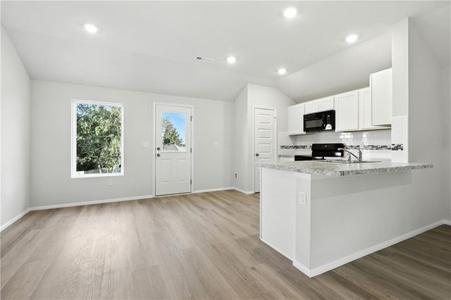 455 Rock Creek Drive, Tonganoxie, KS 66086