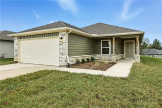 455 Rock Creek Drive, Tonganoxie, KS 66086