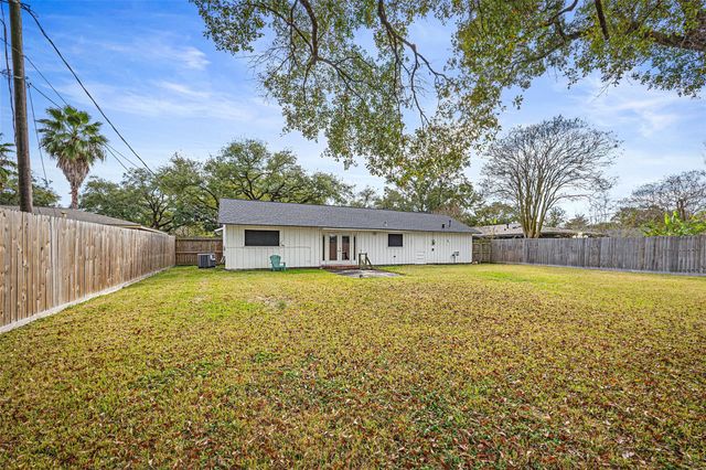 10319 Old Orchard Road, La Porte, TX 77571
