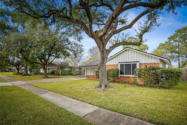 10319 Old Orchard Road, La Porte, TX 77571