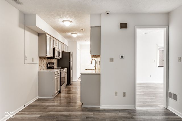 9350 Golden Leaf Way, Indianapolis, IN 46260