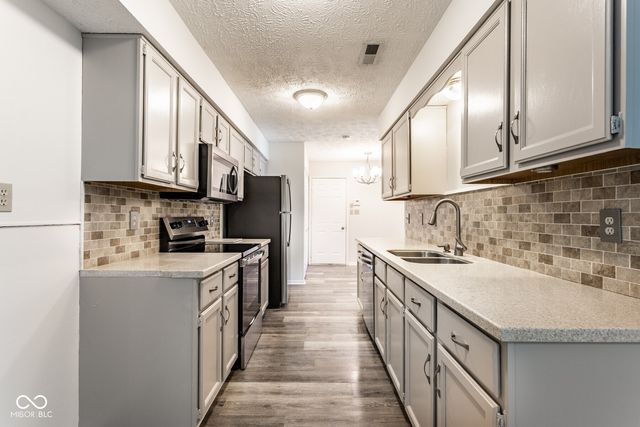 9350 Golden Leaf Way, Indianapolis, IN 46260