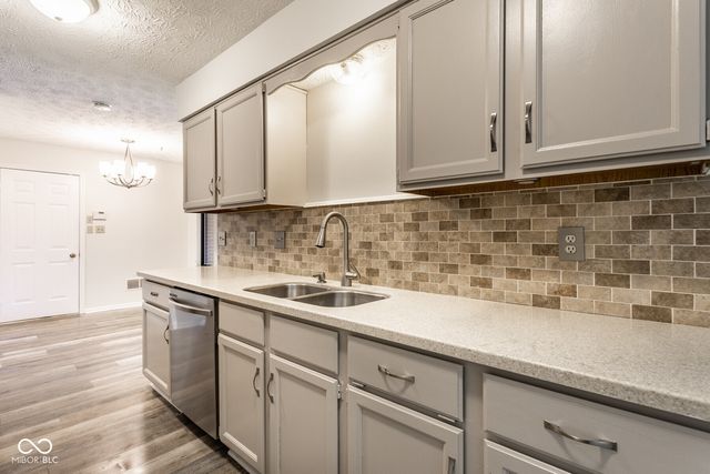 9350 Golden Leaf Way, Indianapolis, IN 46260