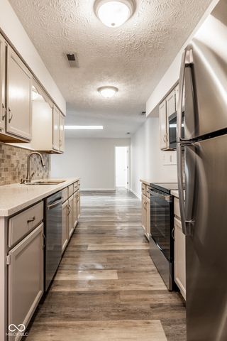 9350 Golden Leaf Way, Indianapolis, IN 46260