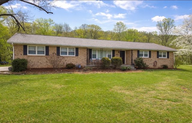 906 Riverside Cir, Celina, TN 38551