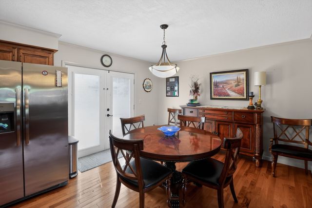 906 Riverside Cir, Celina, TN 38551