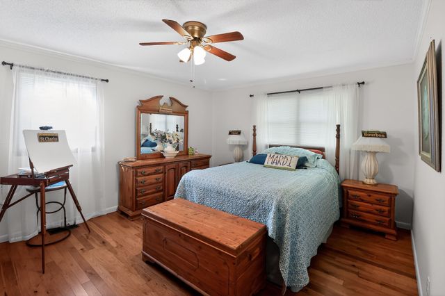 906 Riverside Cir, Celina, TN 38551