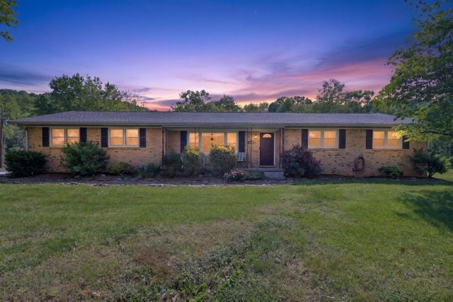 906 Riverside Cir, Celina, TN 38551