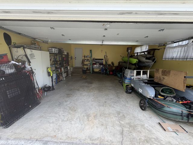 906 Riverside Cir, Celina, TN 38551