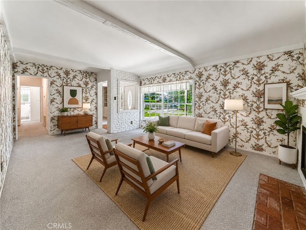 Image 12 of property listing at 8809 Oak Park Avenue, Sherwood Forest, CA 91325