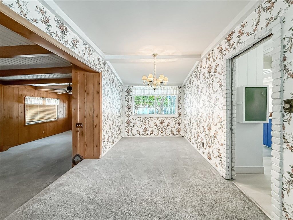 Image 13 of property listing at 8809 Oak Park Avenue, Sherwood Forest, CA 91325