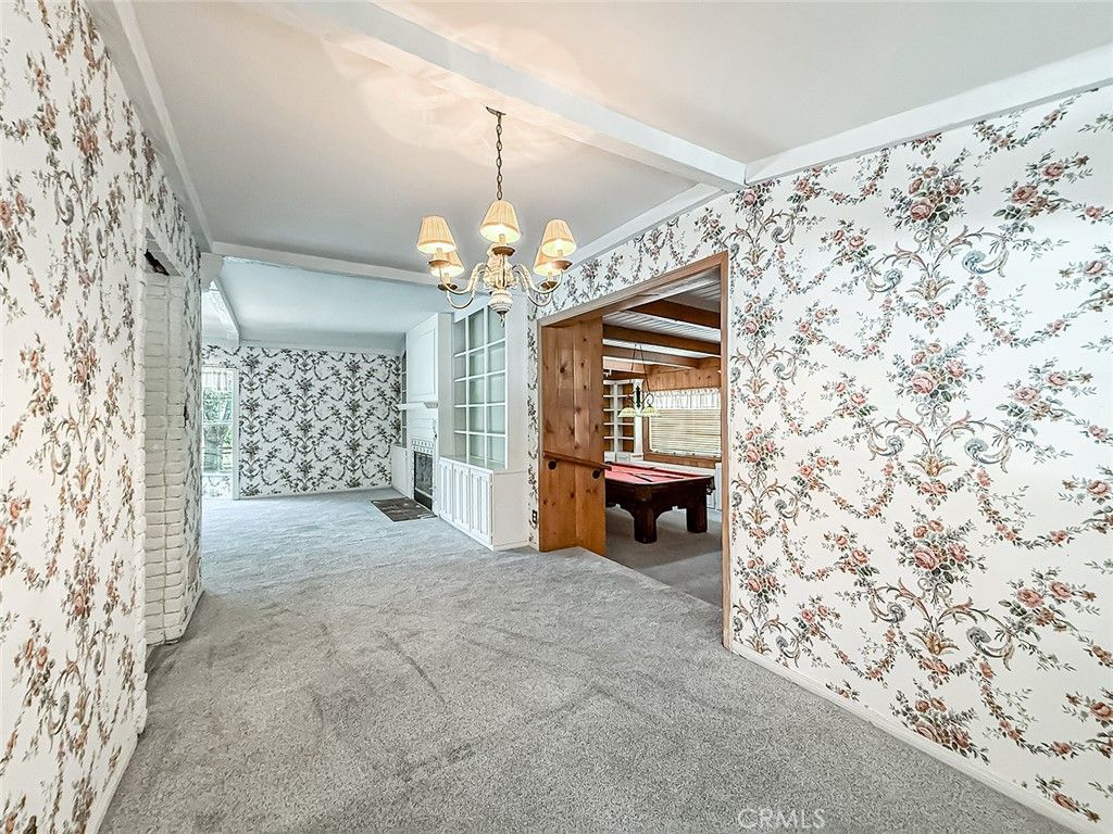 Image 14 of property listing at 8809 Oak Park Avenue, Sherwood Forest, CA 91325