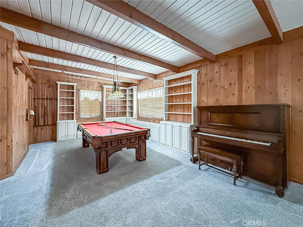 Image 15 of property listing at 8809 Oak Park Avenue, Sherwood Forest, CA 91325