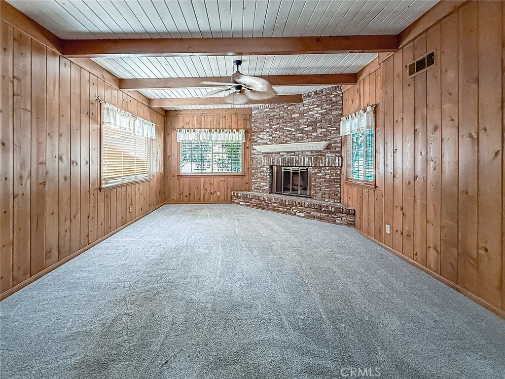 Image 19 of property listing at 8809 Oak Park Avenue, Sherwood Forest, CA 91325