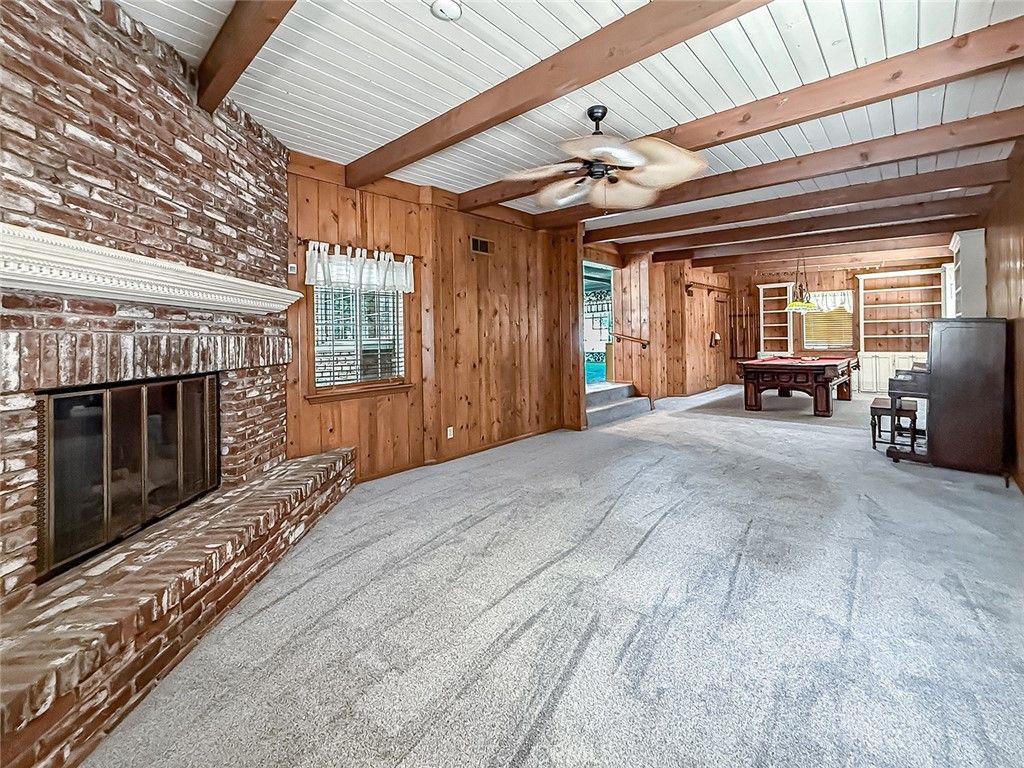 Image 20 of property listing at 8809 Oak Park Avenue, Sherwood Forest, CA 91325