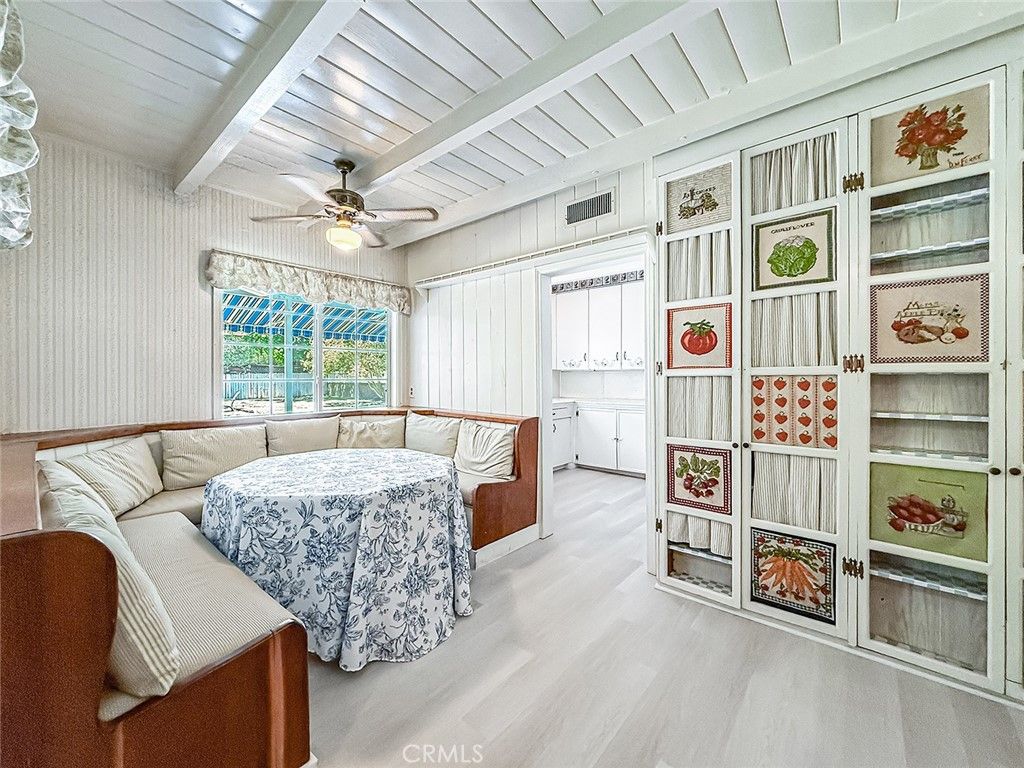 Image 28 of property listing at 8809 Oak Park Avenue, Sherwood Forest, CA 91325
