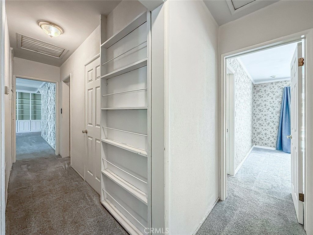 Image 34 of property listing at 8809 Oak Park Avenue, Sherwood Forest, CA 91325
