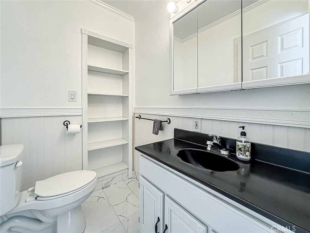 Image 46 of property listing at 8809 Oak Park Avenue, Sherwood Forest, CA 91325