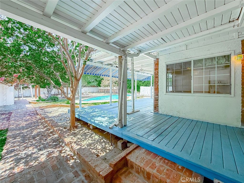 Image 51 of property listing at 8809 Oak Park Avenue, Sherwood Forest, CA 91325