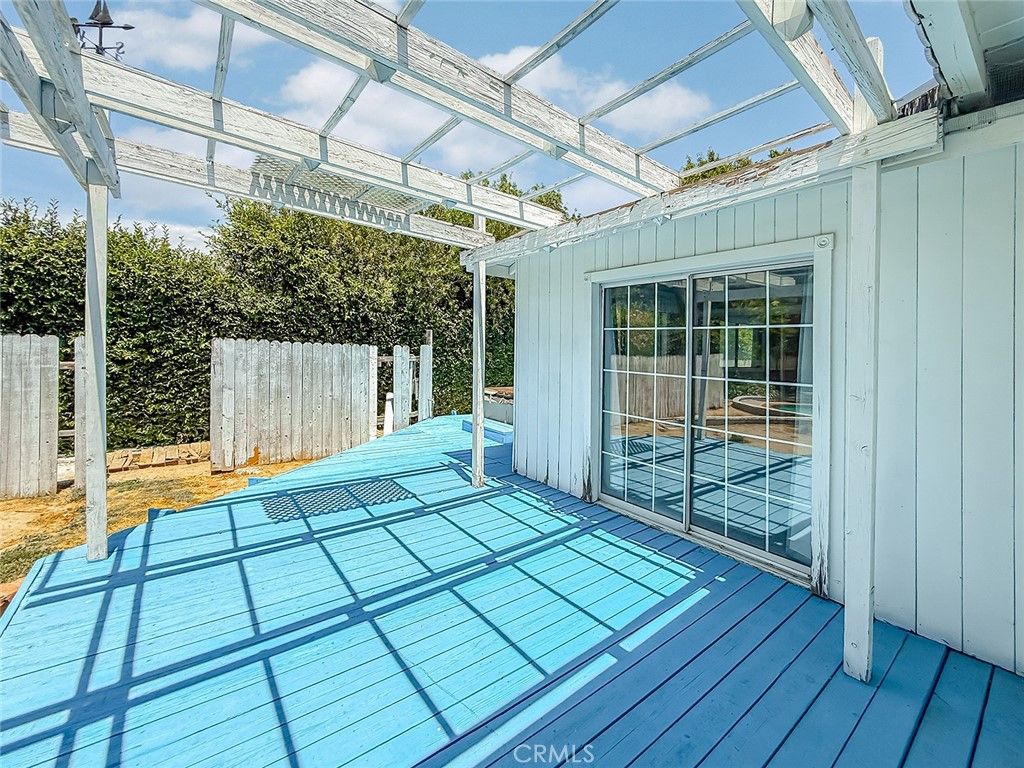Image 56 of property listing at 8809 Oak Park Avenue, Sherwood Forest, CA 91325