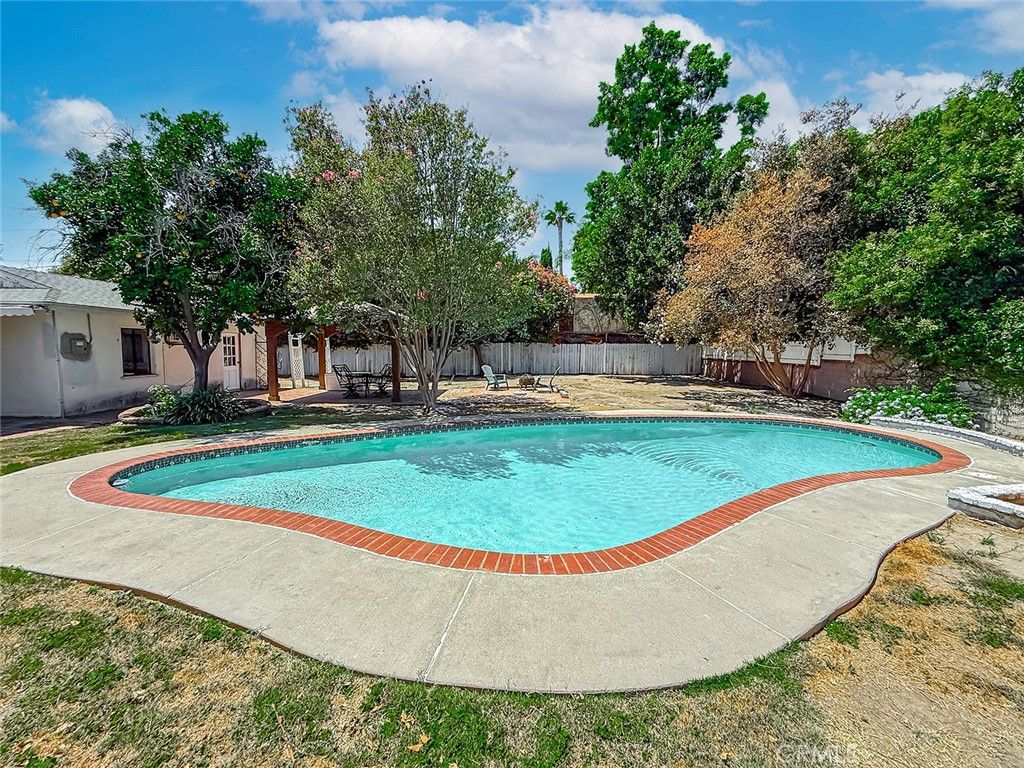 Image 60 of property listing at 8809 Oak Park Avenue, Sherwood Forest, CA 91325