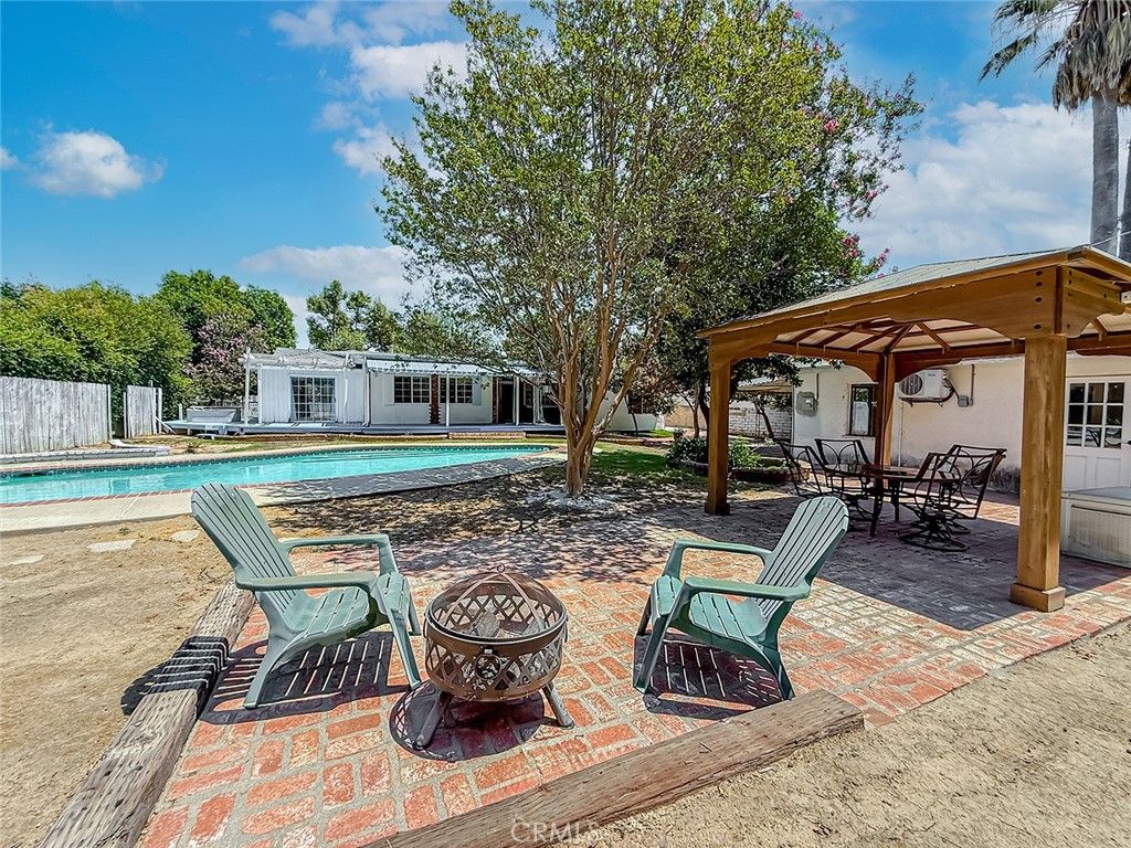 Image 64 of property listing at 8809 Oak Park Avenue, Sherwood Forest, CA 91325