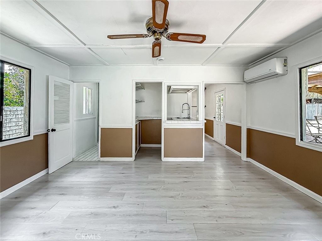 Image 67 of property listing at 8809 Oak Park Avenue, Sherwood Forest, CA 91325