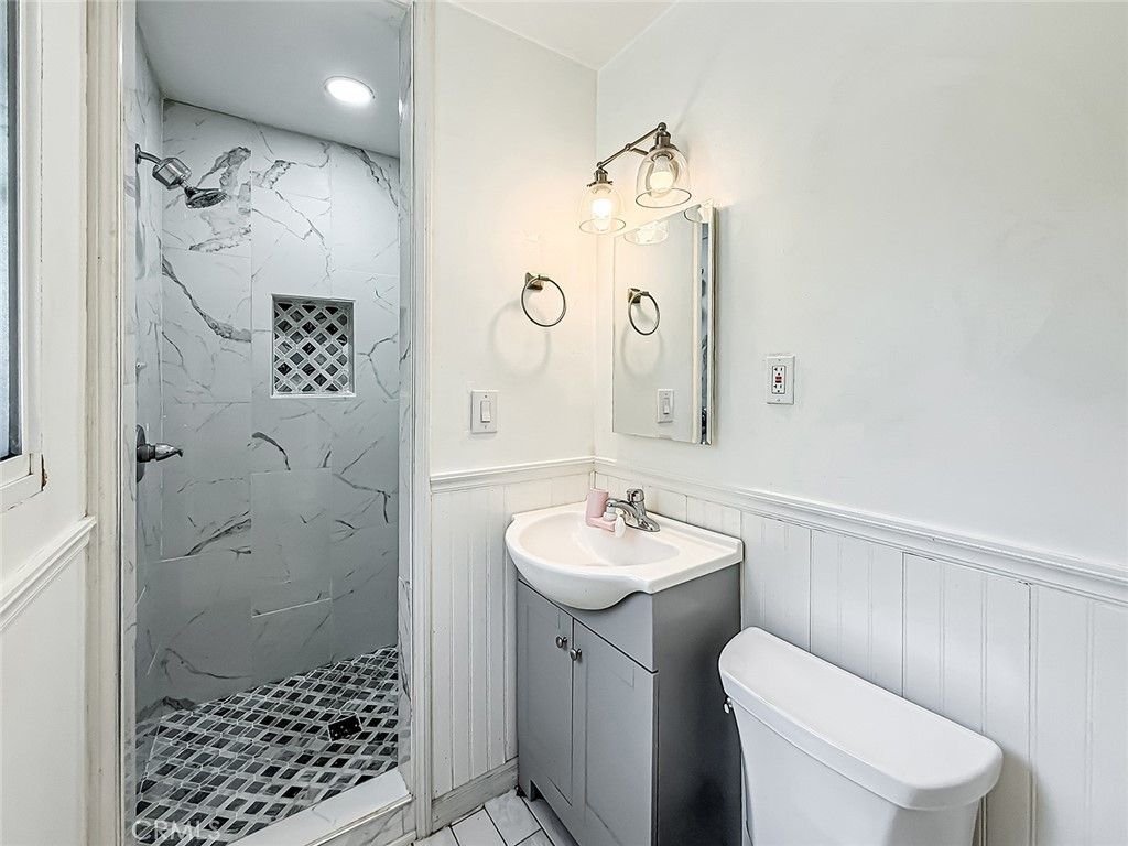 Image 72 of property listing at 8809 Oak Park Avenue, Sherwood Forest, CA 91325