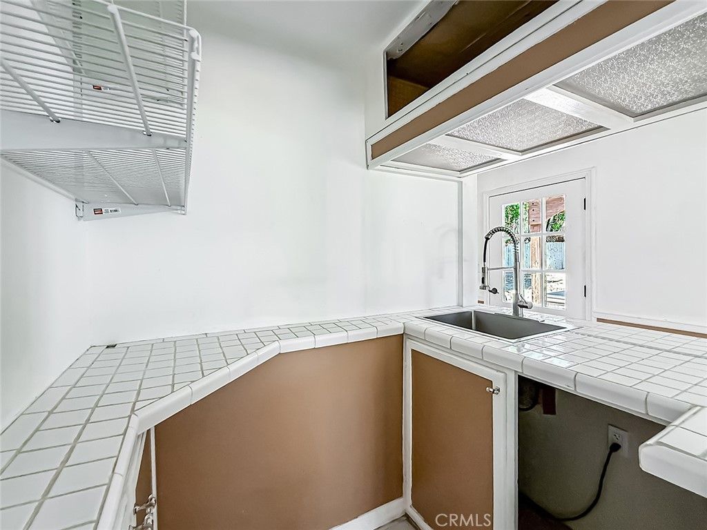 Image 73 of property listing at 8809 Oak Park Avenue, Sherwood Forest, CA 91325