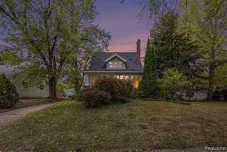 126 S Roslyn Road, Waterford, MI 48328