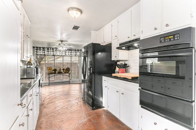 6608 Swanee Court, Watauga, TX 76148