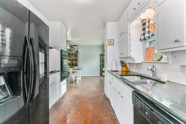 6608 Swanee Court, Watauga, TX 76148